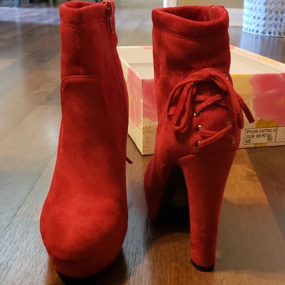 Heels - Picture 2 of 2